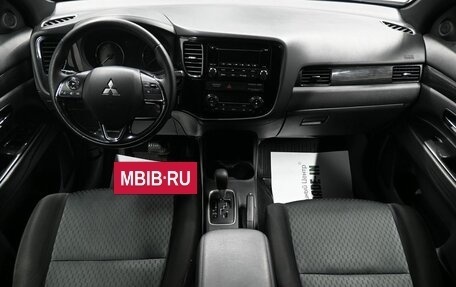 Mitsubishi Outlander III рестайлинг 3, 2013 год, 1 645 000 рублей, 10 фотография