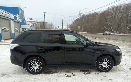 Mitsubishi Outlander III рестайлинг 3, 2014 год, 1 300 000 рублей, 6 фотография