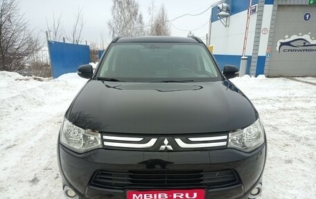 Mitsubishi Outlander III рестайлинг 3, 2014 год, 1 300 000 рублей, 8 фотография