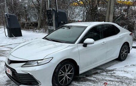 Toyota Camry, 2021 год, 4 300 000 рублей, 4 фотография