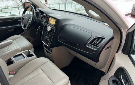 Chrysler Town & Country V рестайлинг, 2011 год, 1 785 000 рублей, 8 фотография