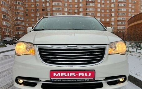 Chrysler Town & Country V рестайлинг, 2011 год, 1 785 000 рублей, 5 фотография