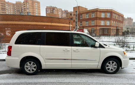 Chrysler Town & Country V рестайлинг, 2011 год, 1 785 000 рублей, 17 фотография