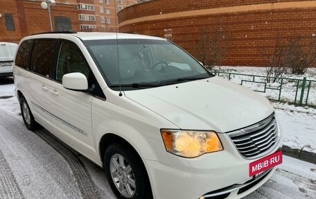 Chrysler Town & Country V рестайлинг, 2011 год, 1 785 000 рублей, 16 фотография