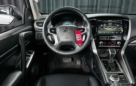 Mitsubishi Pajero Sport III рестайлинг, 2020 год, 4 388 000 рублей, 9 фотография