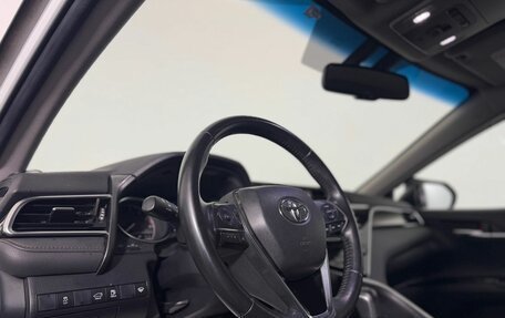 Toyota Camry, 2019 год, 2 359 000 рублей, 20 фотография