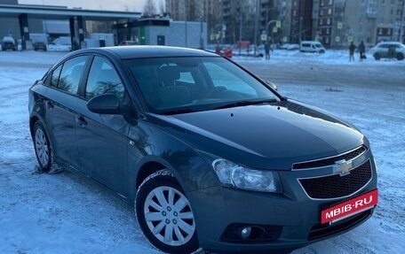 Chevrolet Cruze II, 2010 год, 750 000 рублей, 2 фотография