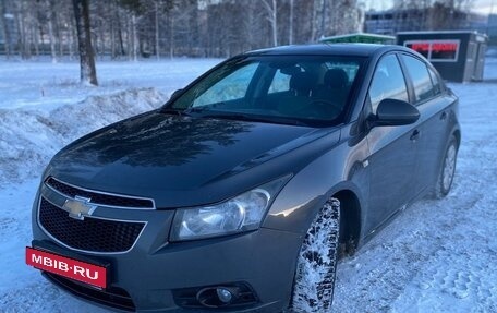 Chevrolet Cruze II, 2010 год, 750 000 рублей, 3 фотография