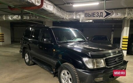 Toyota Land Cruiser 100 рестайлинг 2, 2002 год, 2 200 000 рублей, 2 фотография