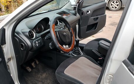 Ford Fiesta, 2005 год, 300 000 рублей, 12 фотография