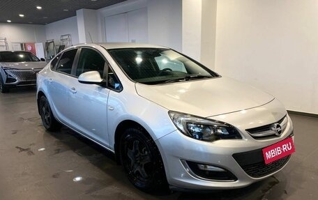 Opel Astra J, 2013 год, 940 000 рублей, 1 фотография