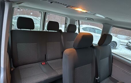 Volkswagen Caravelle T5, 2014 год, 2 200 000 рублей, 14 фотография