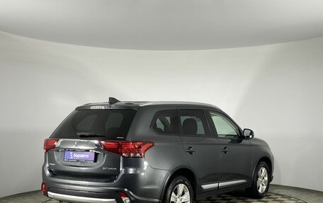 Mitsubishi Outlander III рестайлинг 3, 2017 год, 1 800 000 рублей, 5 фотография