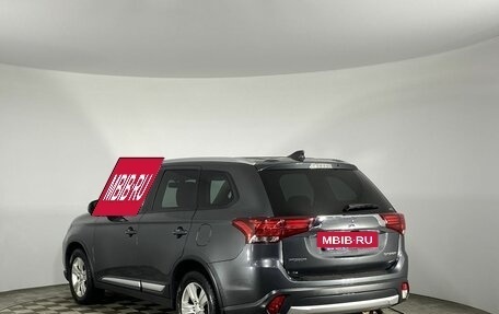 Mitsubishi Outlander III рестайлинг 3, 2017 год, 1 800 000 рублей, 7 фотография