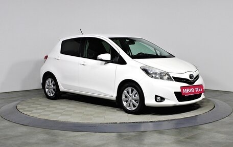 Toyota Yaris III рестайлинг, 2013 год, 1 147 000 рублей, 3 фотография