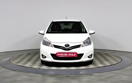 Toyota Yaris III рестайлинг, 2013 год, 1 147 000 рублей, 2 фотография