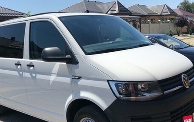 Volkswagen Transporter T6 рестайлинг, 2017 год, 2 600 000 рублей, 1 фотография