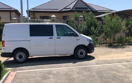 Volkswagen Transporter T6 рестайлинг, 2017 год, 2 600 000 рублей, 3 фотография