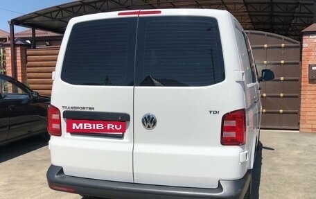 Volkswagen Transporter T6 рестайлинг, 2017 год, 2 600 000 рублей, 2 фотография