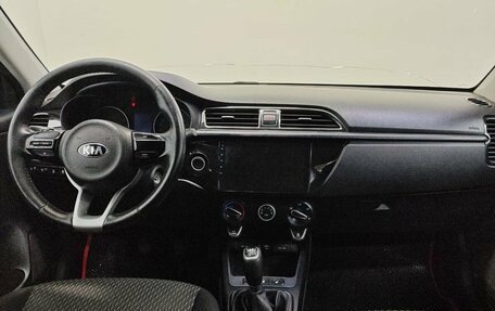 KIA Rio IV, 2018 год, 880 000 рублей, 10 фотография