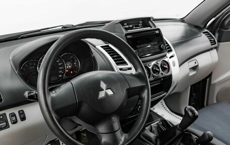 Mitsubishi Pajero Sport II рестайлинг, 2014 год, 1 945 000 рублей, 8 фотография