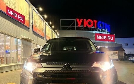 Mitsubishi Outlander III рестайлинг 3, 2020 год, 2 360 000 рублей, 1 фотография