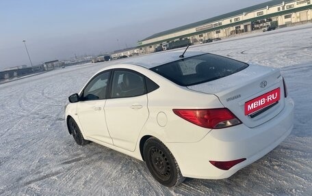 Hyundai Solaris II рестайлинг, 2015 год, 665 000 рублей, 2 фотография