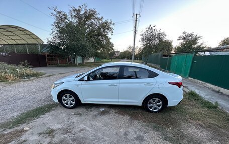 Hyundai Solaris II рестайлинг, 2018 год, 1 050 000 рублей, 5 фотография