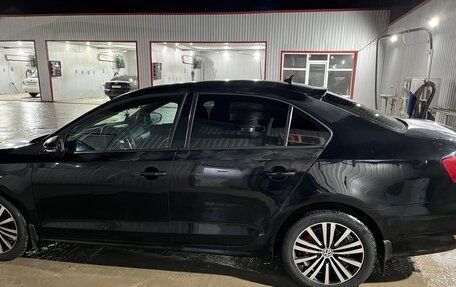 Volkswagen Jetta VI, 2011 год, 900 000 рублей, 2 фотография