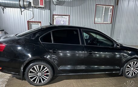 Volkswagen Jetta VI, 2011 год, 900 000 рублей, 4 фотография