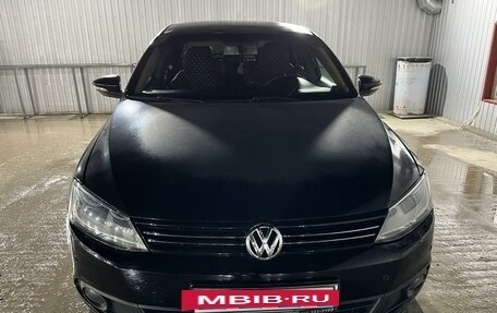 Volkswagen Jetta VI, 2011 год, 900 000 рублей, 3 фотография