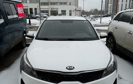 KIA Rio IV, 2021 год, 1 250 000 рублей, 1 фотография