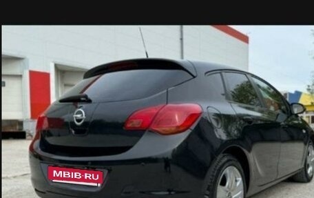 Opel Astra J, 2011 год, 750 000 рублей, 2 фотография