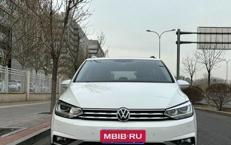 Volkswagen Touran III, 2021 год, 2 200 000 рублей, 3 фотография