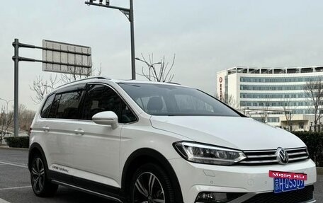 Volkswagen Touran III, 2021 год, 2 200 000 рублей, 2 фотография