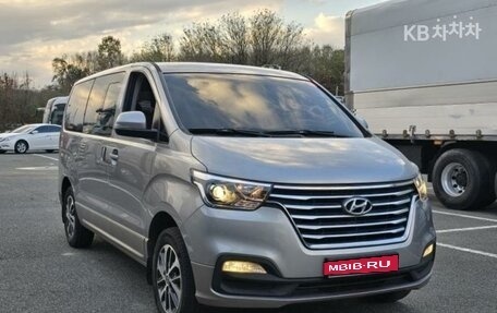 Hyundai Grand Starex Grand Starex I рестайлинг 2, 2020 год, 3 050 000 рублей, 1 фотография