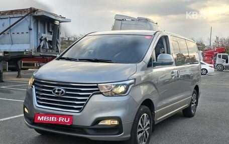 Hyundai Grand Starex Grand Starex I рестайлинг 2, 2020 год, 3 050 000 рублей, 2 фотография