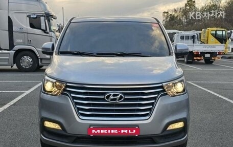 Hyundai Grand Starex Grand Starex I рестайлинг 2, 2020 год, 3 050 000 рублей, 3 фотография