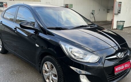 Hyundai Solaris II рестайлинг, 2013 год, 1 100 000 рублей, 1 фотография