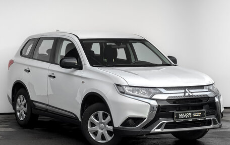 Mitsubishi Outlander III рестайлинг 3, 2021 год, 2 790 000 рублей, 3 фотография