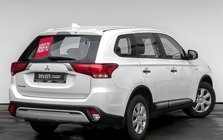 Mitsubishi Outlander III рестайлинг 3, 2021 год, 2 790 000 рублей, 5 фотография