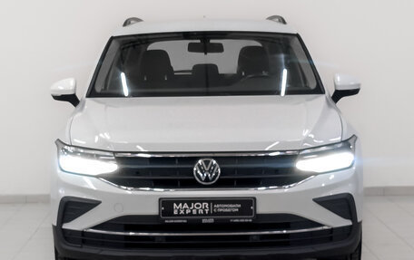 Volkswagen Tiguan II, 2021 год, 2 750 000 рублей, 2 фотография