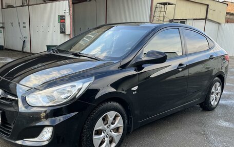 Hyundai Solaris II рестайлинг, 2013 год, 1 100 000 рублей, 2 фотография