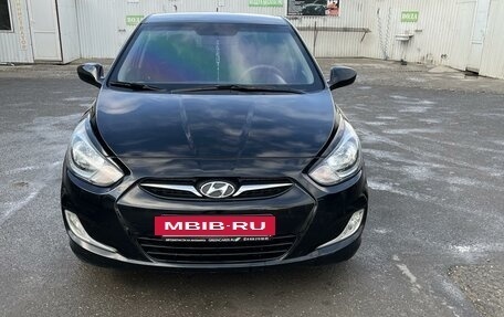 Hyundai Solaris II рестайлинг, 2013 год, 1 100 000 рублей, 3 фотография