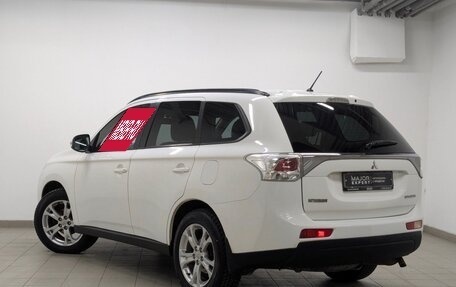 Mitsubishi Outlander III рестайлинг 3, 2013 год, 1 450 000 рублей, 13 фотография