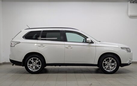 Mitsubishi Outlander III рестайлинг 3, 2013 год, 1 450 000 рублей, 28 фотография