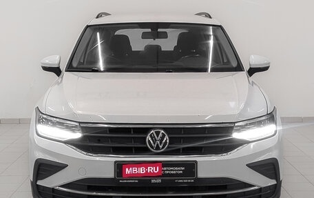 Volkswagen Tiguan II, 2021 год, 2 720 000 рублей, 2 фотография