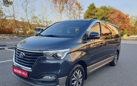 Hyundai Grand Starex Grand Starex I рестайлинг 2, 2020 год, 3 100 000 рублей, 1 фотография