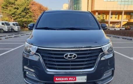 Hyundai Grand Starex Grand Starex I рестайлинг 2, 2020 год, 3 100 000 рублей, 2 фотография