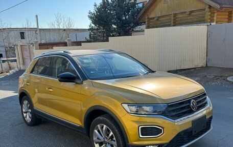 Volkswagen T-Roc I, 2021 год, 1 800 000 рублей, 1 фотография